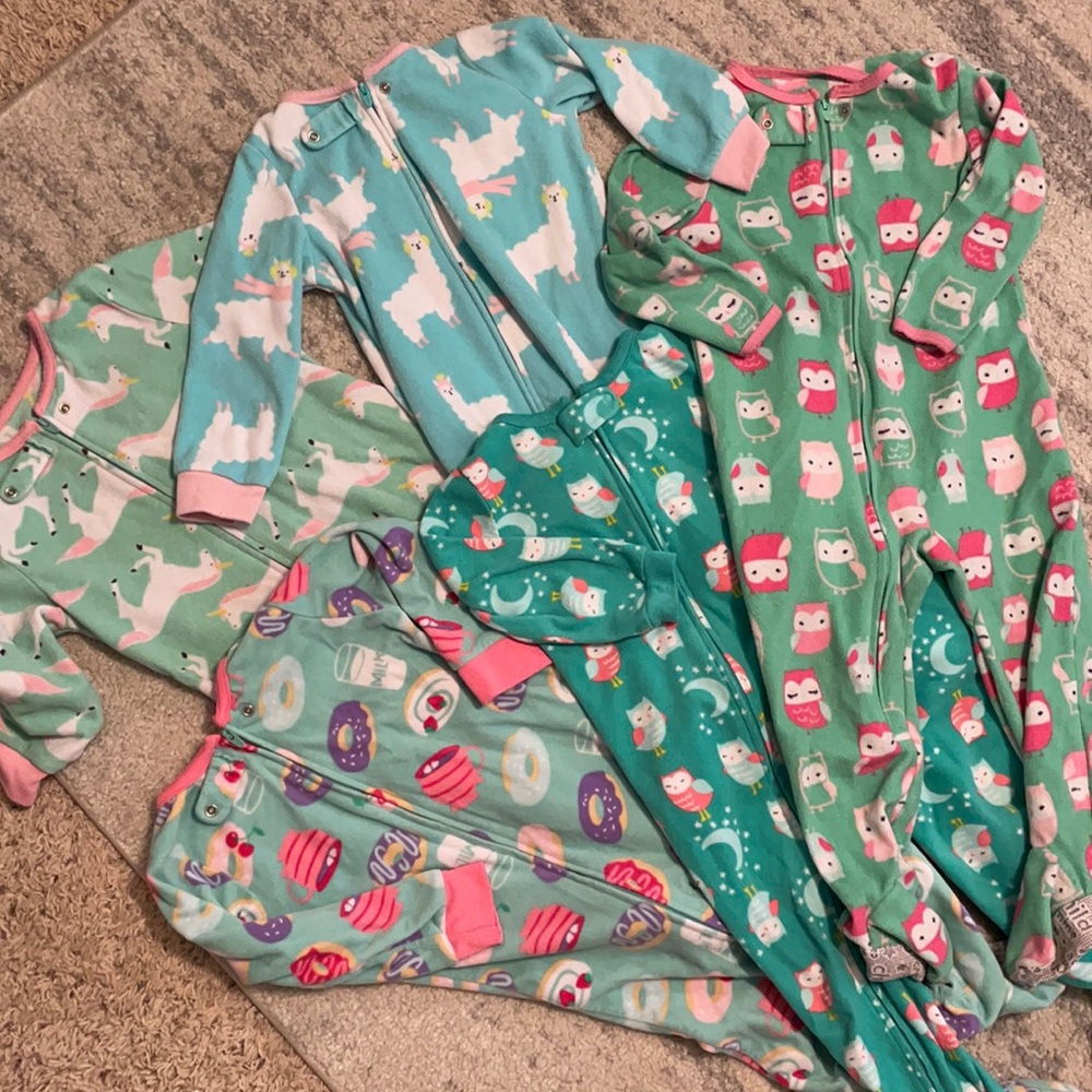5 pairs of fleece zipper pjs